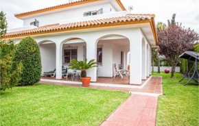 Beautiful home in Matalascañas with 3 Bedrooms